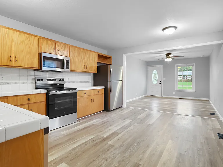 2724 Ann Dr — Photo 9