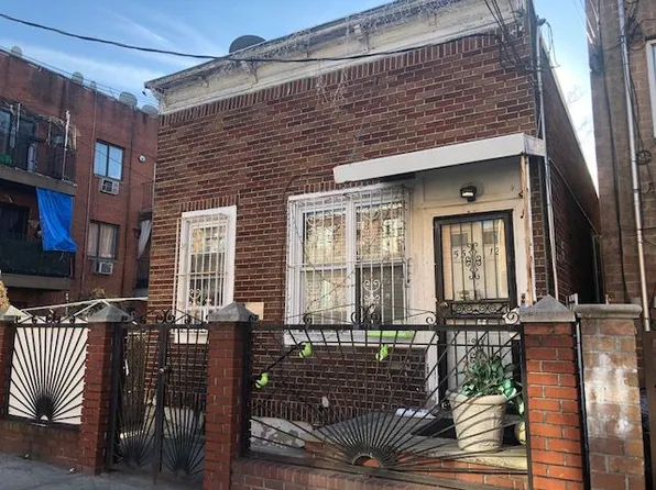5512 102nd St, Corona, NY 11368