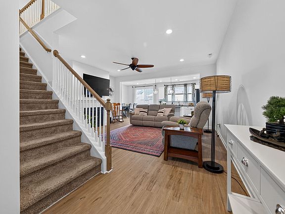 4th image of 743 Creekway Dr
