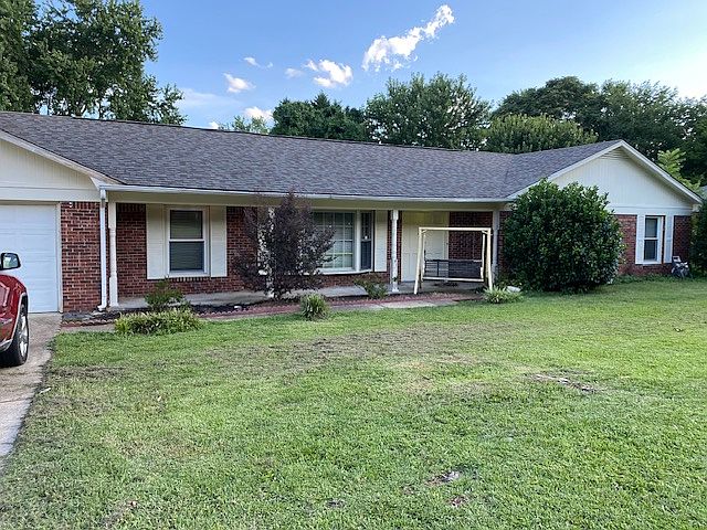 Welcome! 
Great house in a great location
Outside trim paint being refreshed this week!