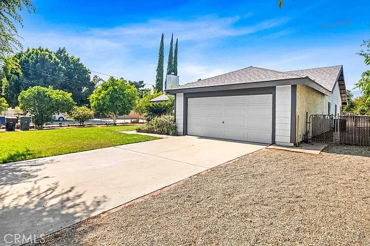 4 bed, 2.0 bath, 1913 sqft, $3,600 — Photo 3
