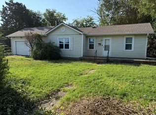 418 SW 1st St, Moore, OK 73160