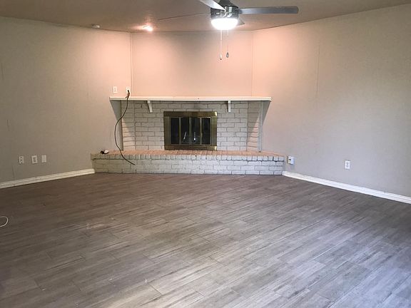 2nd image of 1011 Cambridge Dr