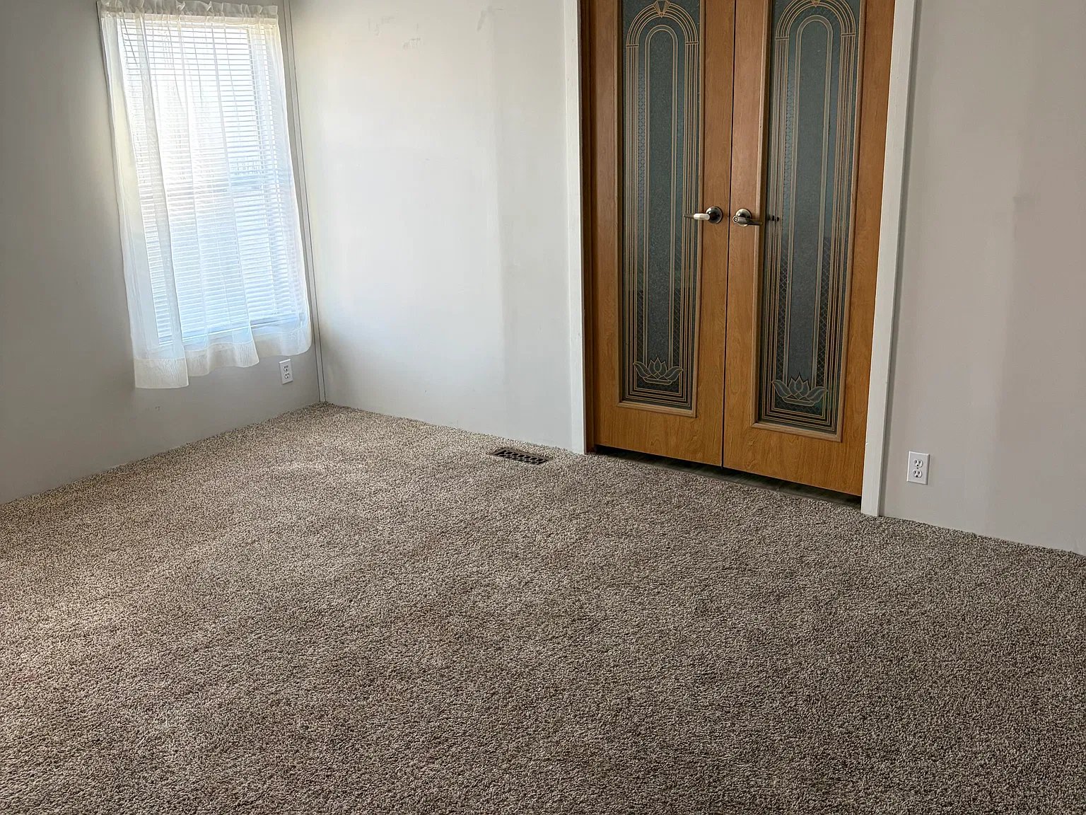 3 bed, 980 sqft, $1,200 — Photo 4