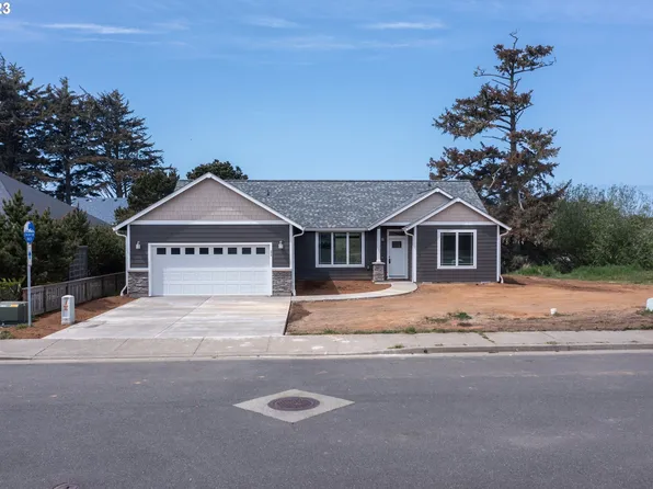 2819 Lincoln Ave SW, Bandon, OR 97411