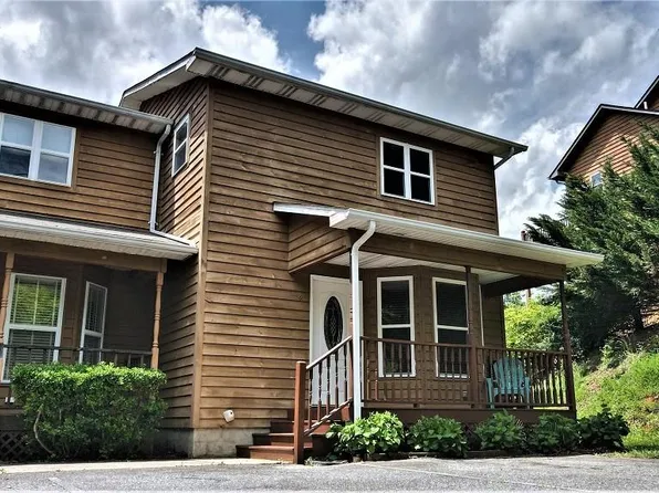 151 Country Club Dr #8, Whittier, NC 28789