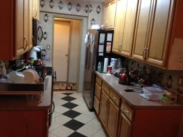 735 Avenue W image 1 of 7