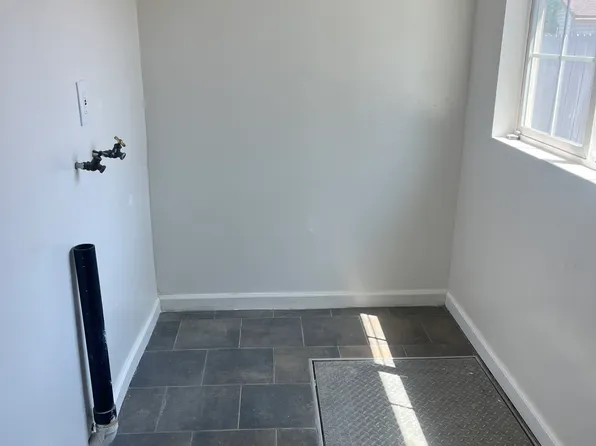 134 Oak St, Manteca, CA 95337