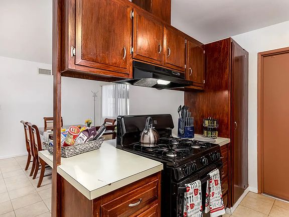 3rd image of 2291 Flushing Dr