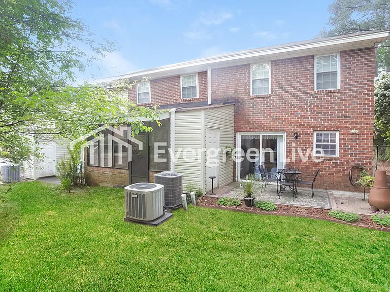 1605 Ashford Ln — Photo 14