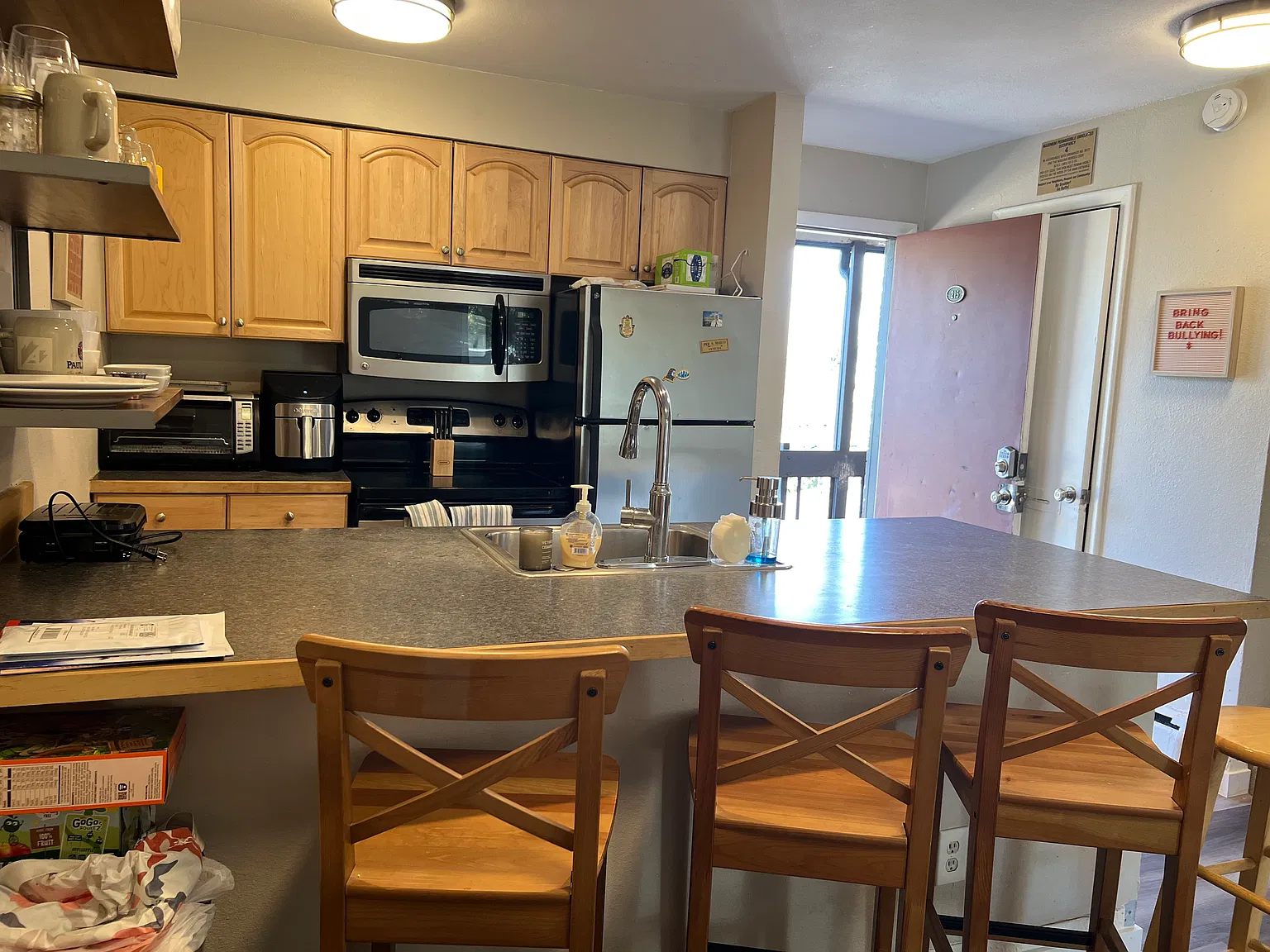 1065 University Ave — Photo 3