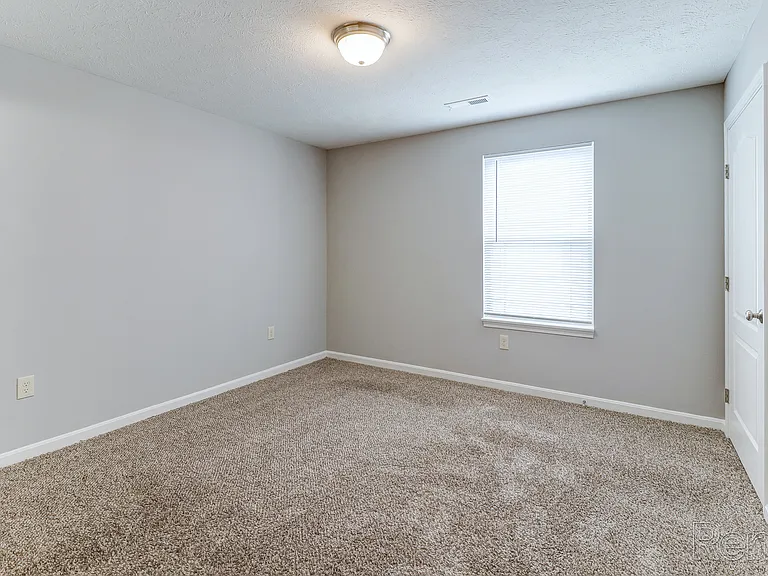 Crossroads Apartments — Photo 18