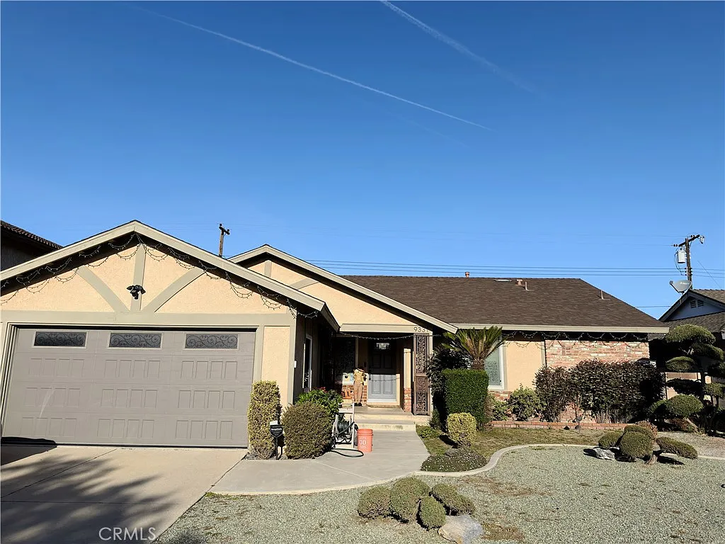 3 bed, 1380 sqft, $4,300 — Photo 1