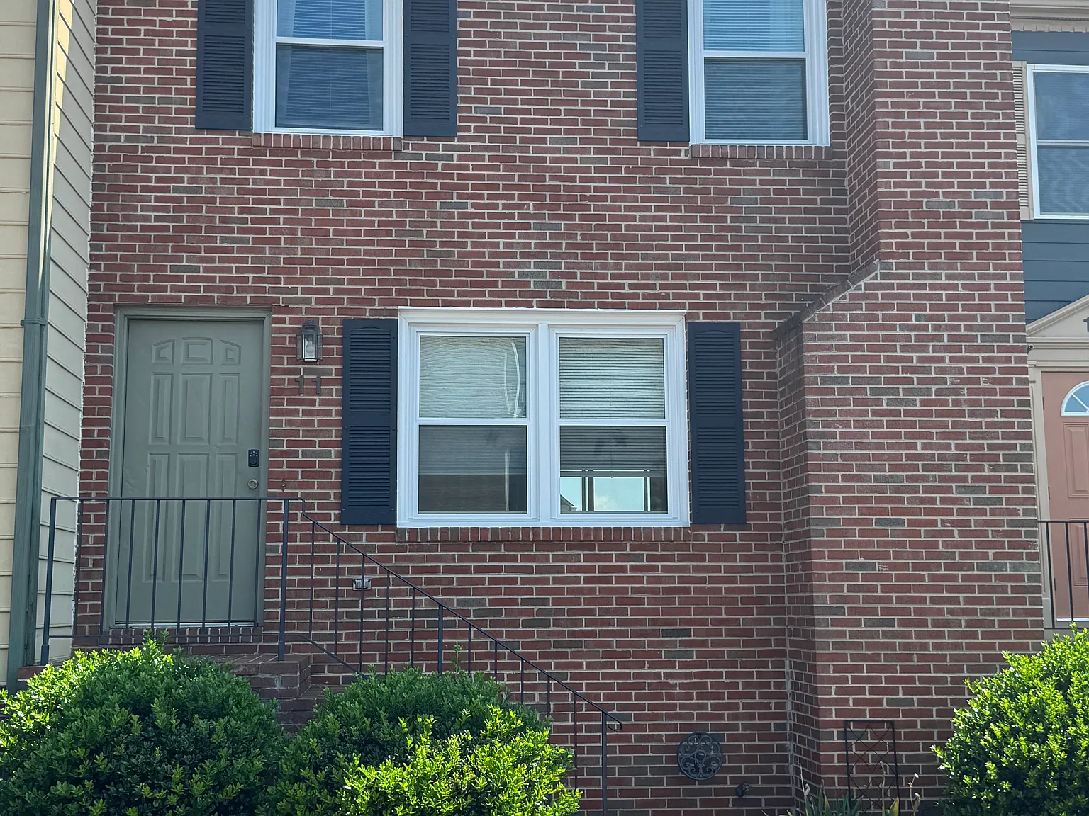 3 bed, 2.5 bath, 1257 sqft, $2,400 — Photo 1
