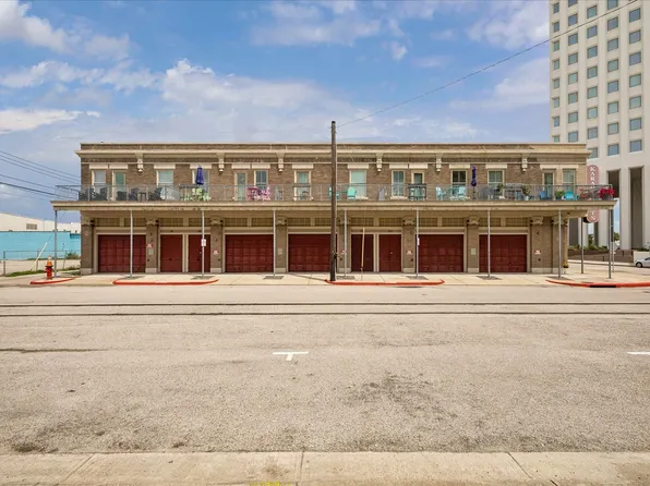 216 20th St, Galveston, TX 77550