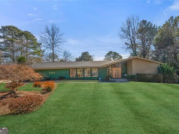 2584 Regency Dr W, Tucker, GA 30084