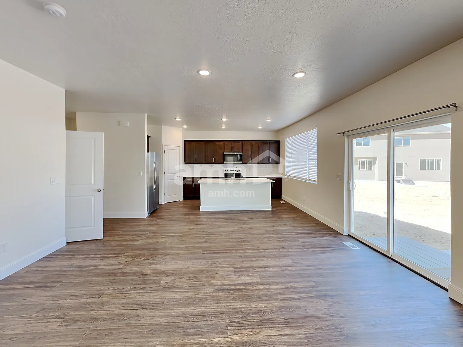 6 bed, 3.5 bath, 3277 sqft, $3,535 — Photo 4