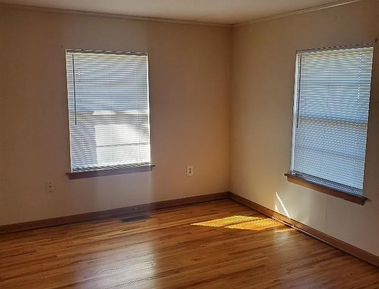 330 S 8th St — Photo 13