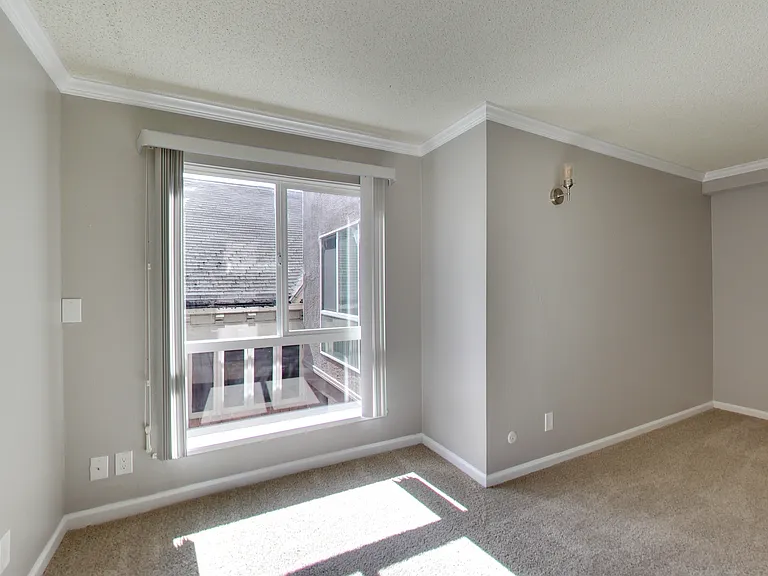 378 Van Buren - Renovated 2bed and 1bed units - Beautiful Building! — Photo 64
