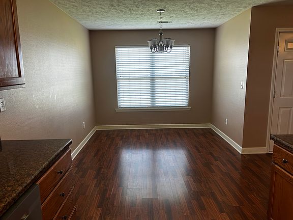 4th image of 901 Greenwood Dr