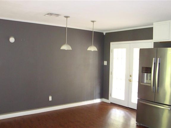 3rd image of 1294 Crawford Dr