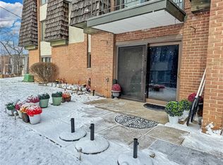 314 Forest Green Dr, Coraopolis, PA 15108