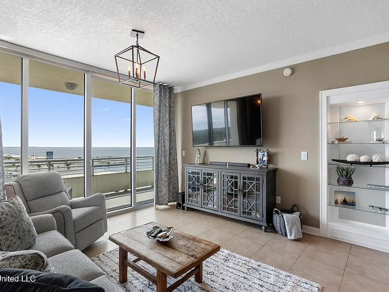 2060 Beach Blvd #707 — Photo 4