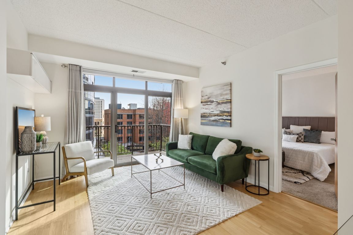 S Indiana Ave-S0711-002.jpg