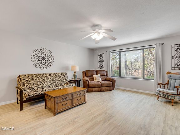 5th image of 47 Crooked Pine Rd