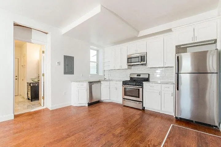 315 Beacon Apartments — Photo 3