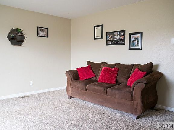4th image of 506 Angela Dr