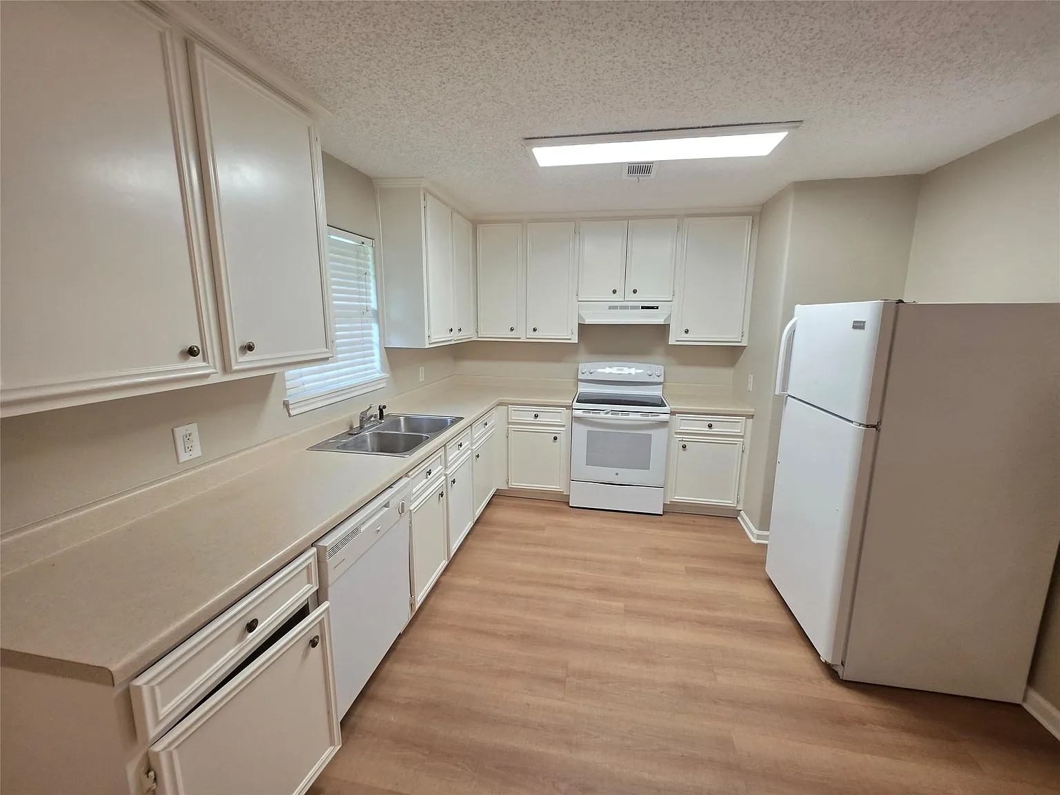 3 bed, 2.0 bath, 1194 sqft, $1,495 — Photo 3