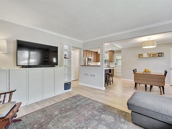 4th image of 505 E Dallas Ct