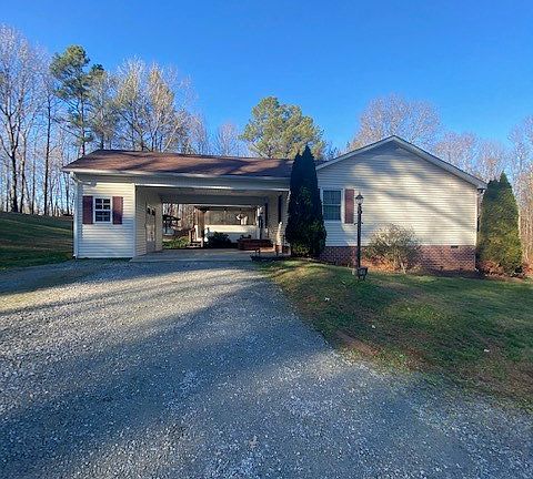 3rd image of 207 Quail Hollow Ln