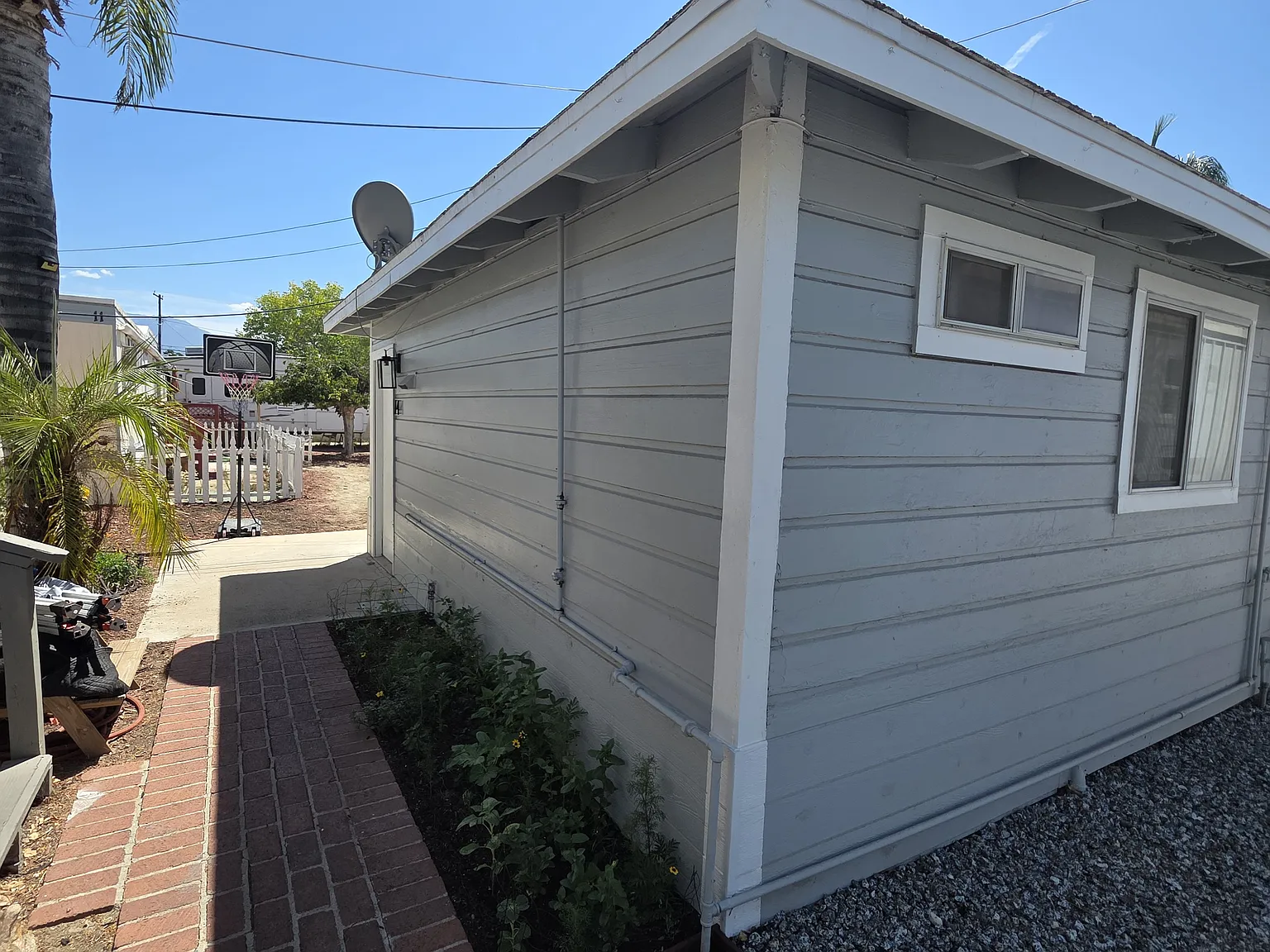 501 S Mistletoe Ave — Photo 3