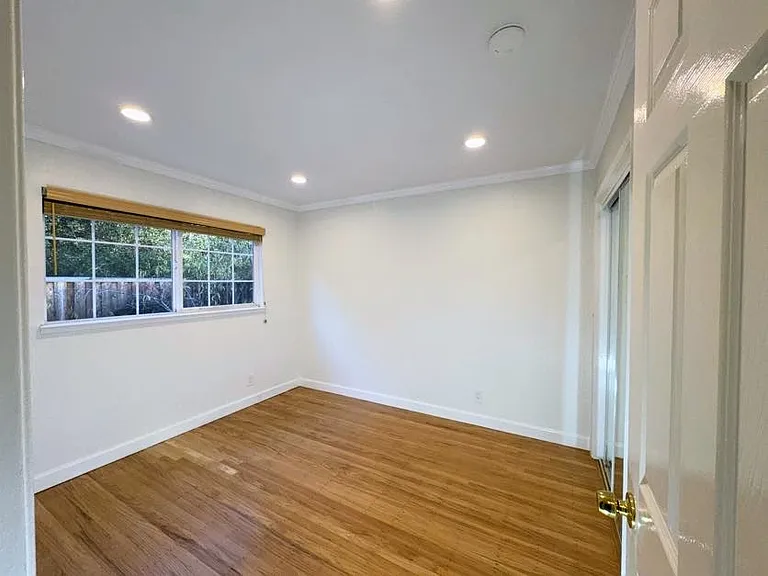1204 Arlington Ln — Photo 9