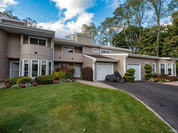 45 Kristin Lane, Hauppauge, NY 11788