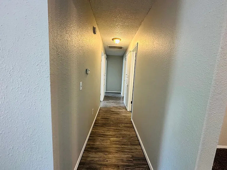 11701 N Lee Ave — Photo 19