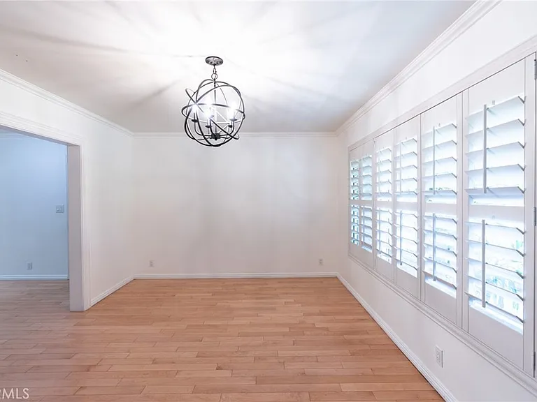 333 W Wistaria Ave — Photo 10