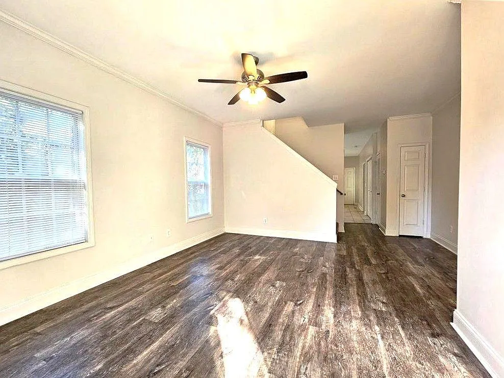 4 bed, 3.0 bath, $2,200 — Photo 1