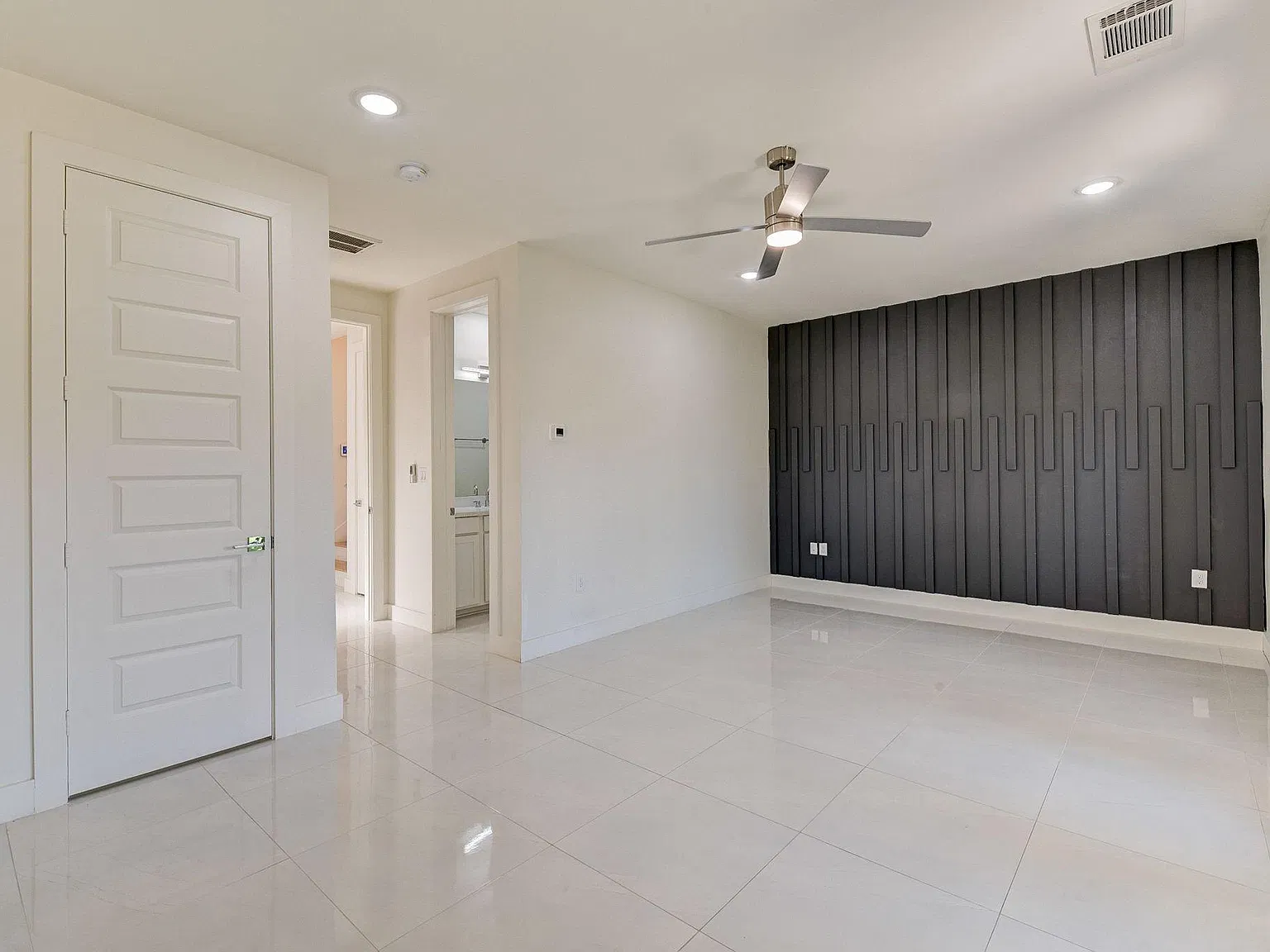 3 bed, 3.5 bath, 2517 sqft, $3,800 — Photo 4