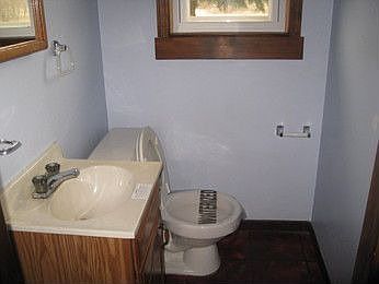 2nd image of 903 S Eifert Rd