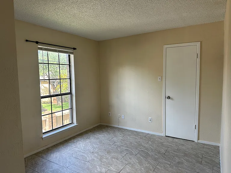 1909 Chasewood Cir #214 — Photo 9