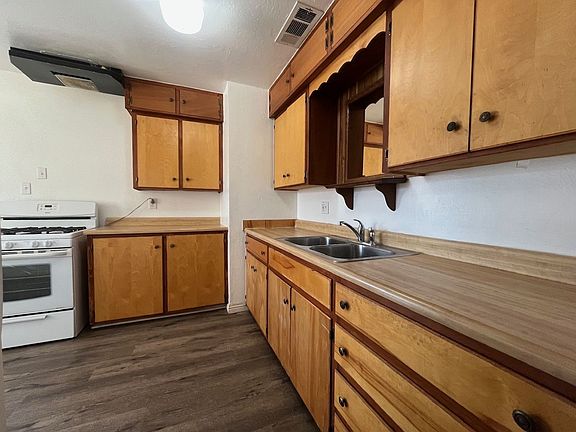 4th image of 15633 O St
