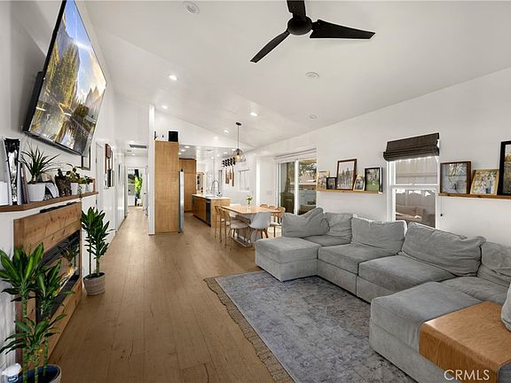 5th image of 506 E 11th St