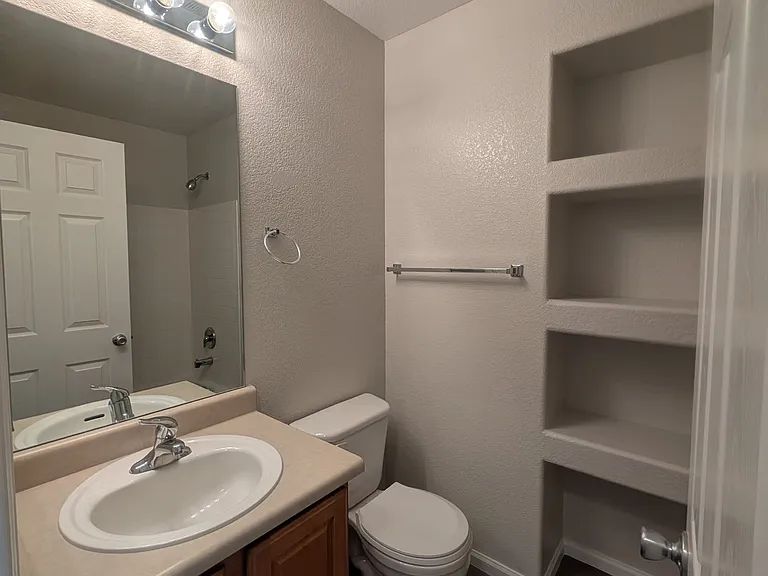 452 Black Feather Loop — Photo 14