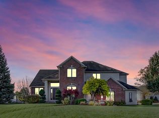 1010 Woodland Xing, Fort Wayne, IN