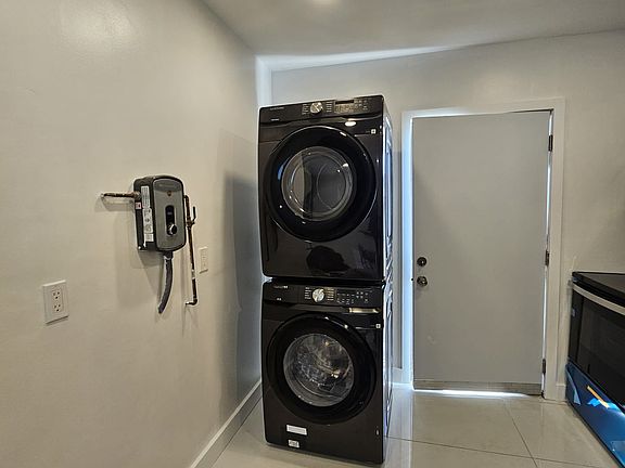 5th image of 206 NE 13th St APT C