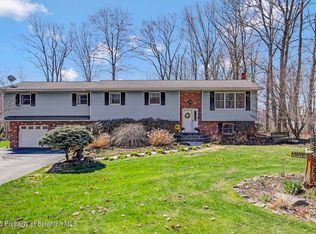 135 Columbus Cir, Clarks Summit, PA 18411