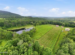 48 Yarnes Rd, Waymart, PA 18421